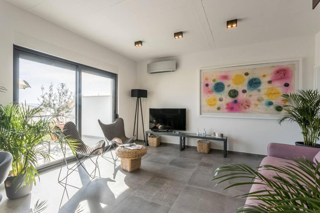 Holiday Home Lolina,Sea On A Palm! Heated Pool تروغير المظهر الخارجي الصورة